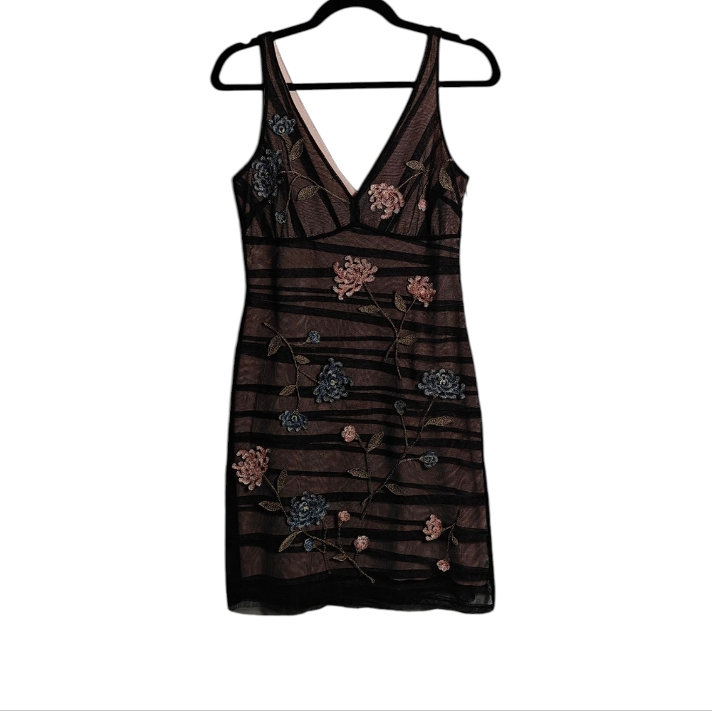 BCBGMAXAZRIA Elegant Floral Embroidered With Mesh Overlay Dress Size 8